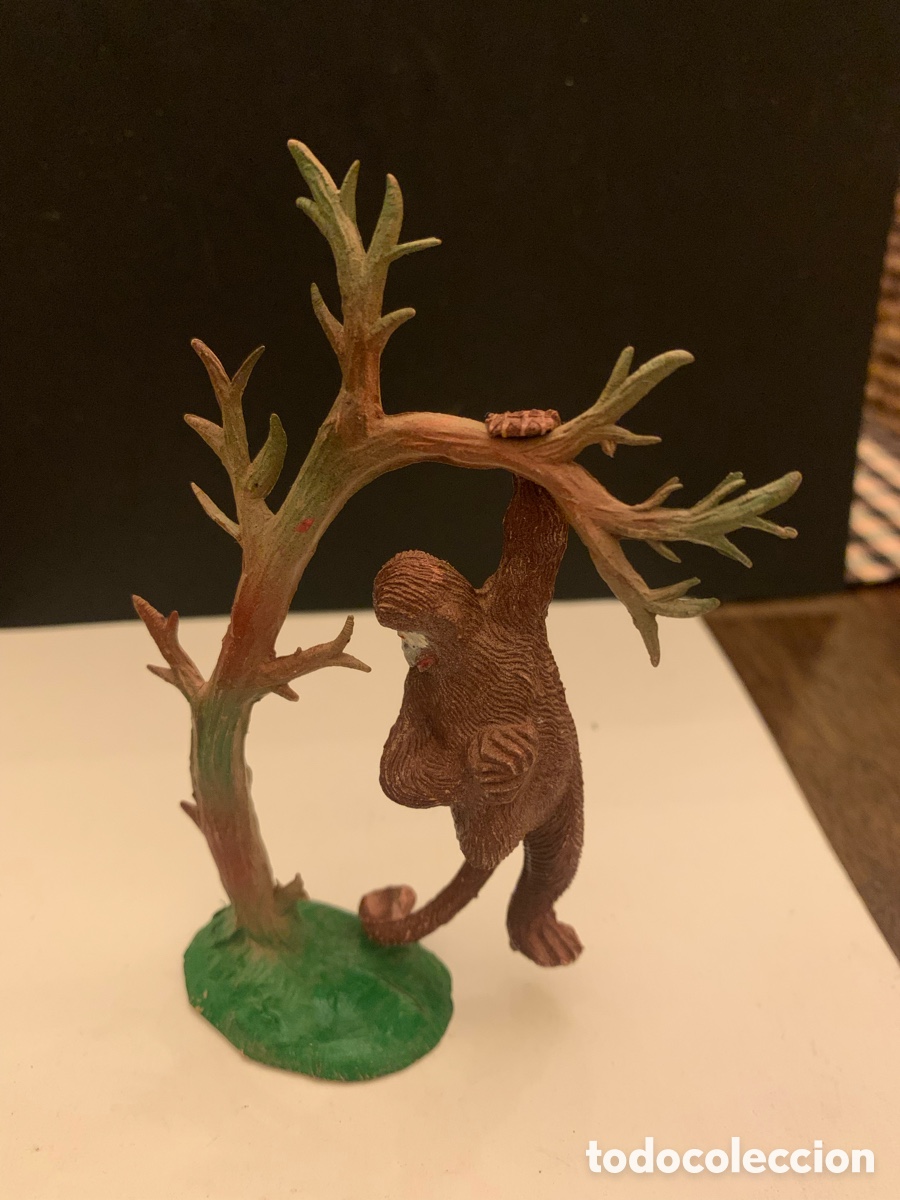 Figuras de goma y PVC: FIGURA DE MONO COLGADO DE UN &Aacute;RBOL . PECH HERMANOS.