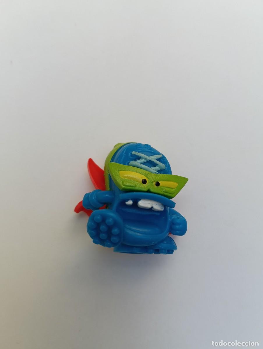 Figuras de goma y PVC: Superthing foot shoot V55A s&egrave;rie 16