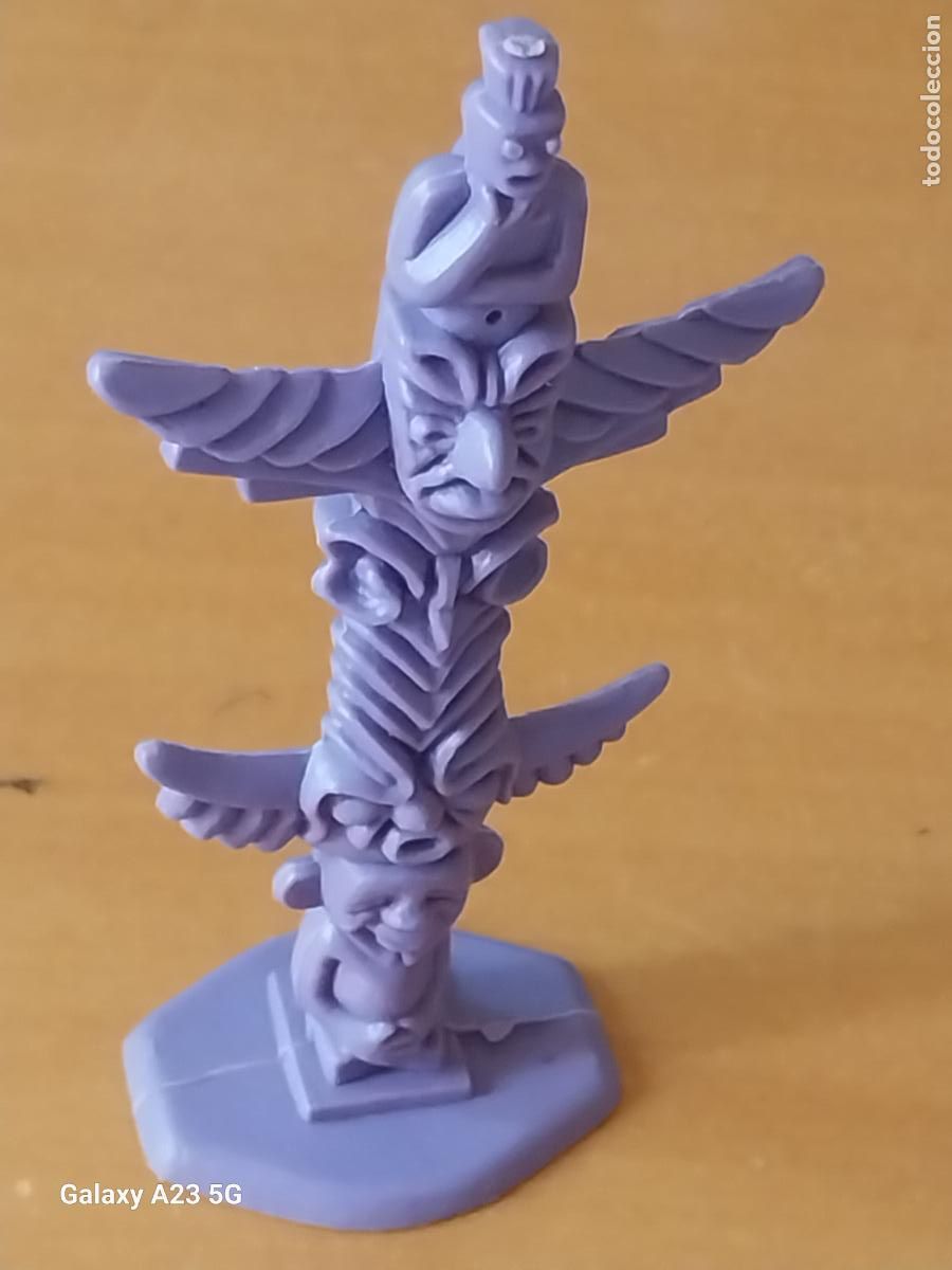 Figuras de goma y PVC: TOTEM INDIO MORADO 10CMS ALTO PL&Aacute;STICO MONOCROMO