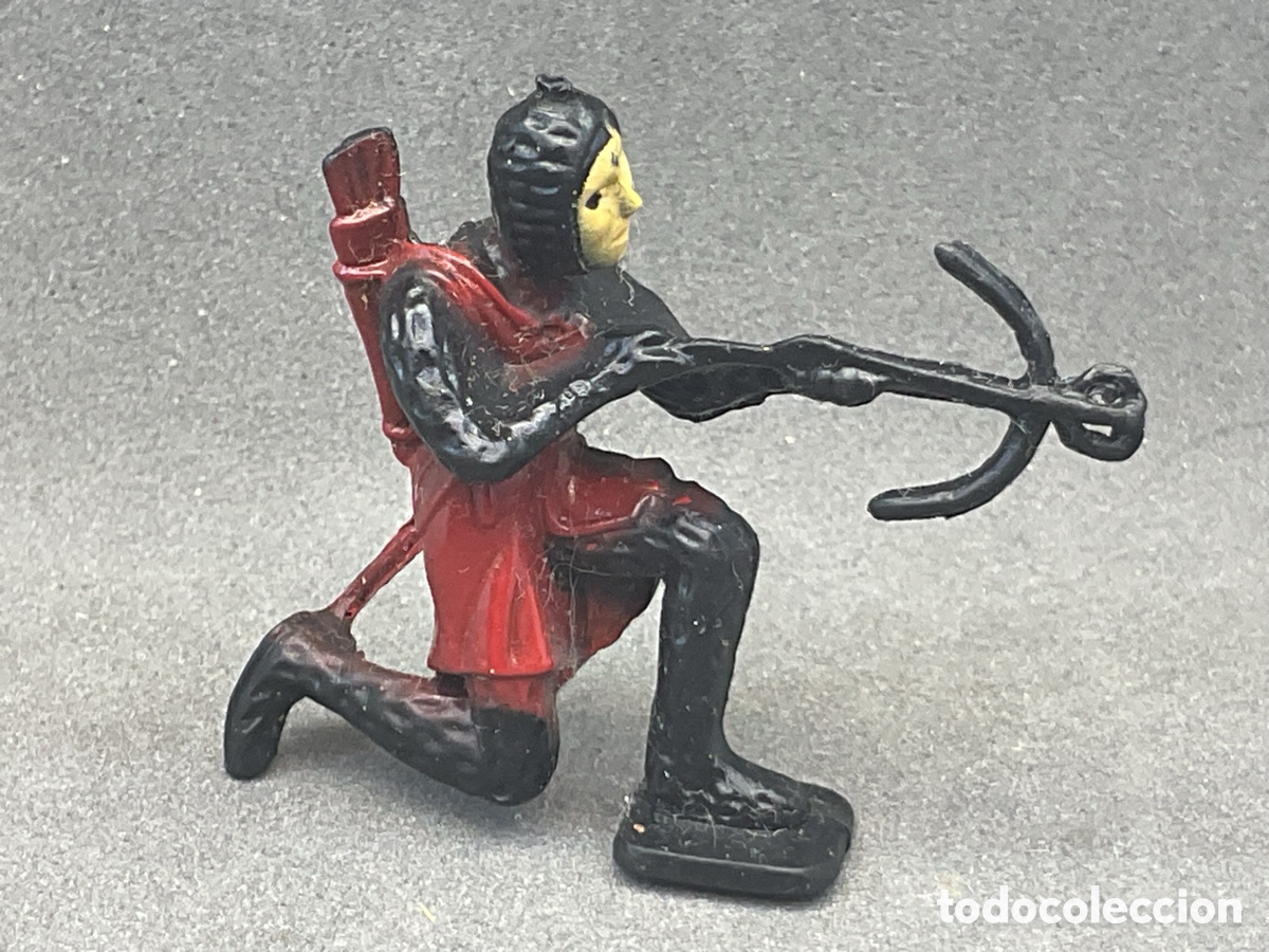 Figuras de goma y PVC: ANTIGUA FIGURITA EN GOMA DE BALLESTERO MEDIEVAL. SIN MARCA VISIBLE