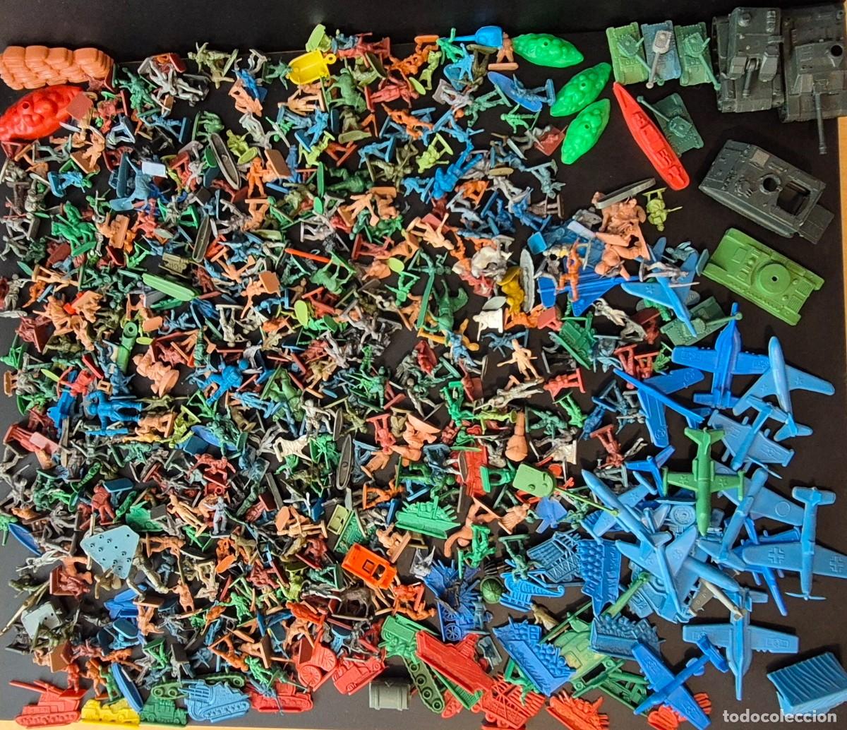 Figuras de goma y PVC: BRUTAL LOTE MONTAPLEX CON PIEZAS PLANAS AVIONES TANQUES Y ALGUN TANQUE EKO