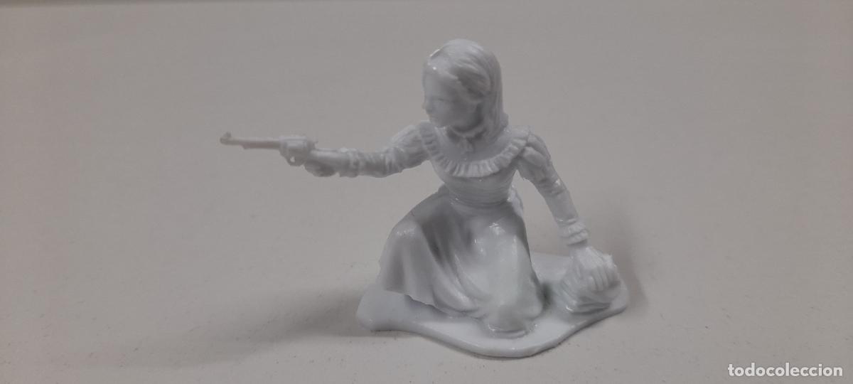 Figuras de goma y PVC: SE&Ntilde;ORA FIGURA ASALTO A LA DILIGENCIA . GOMARSA - MOLDE REAMSA PLASTICO MONOCOLOR . ORIGINAL A&Ntilde;OS 70