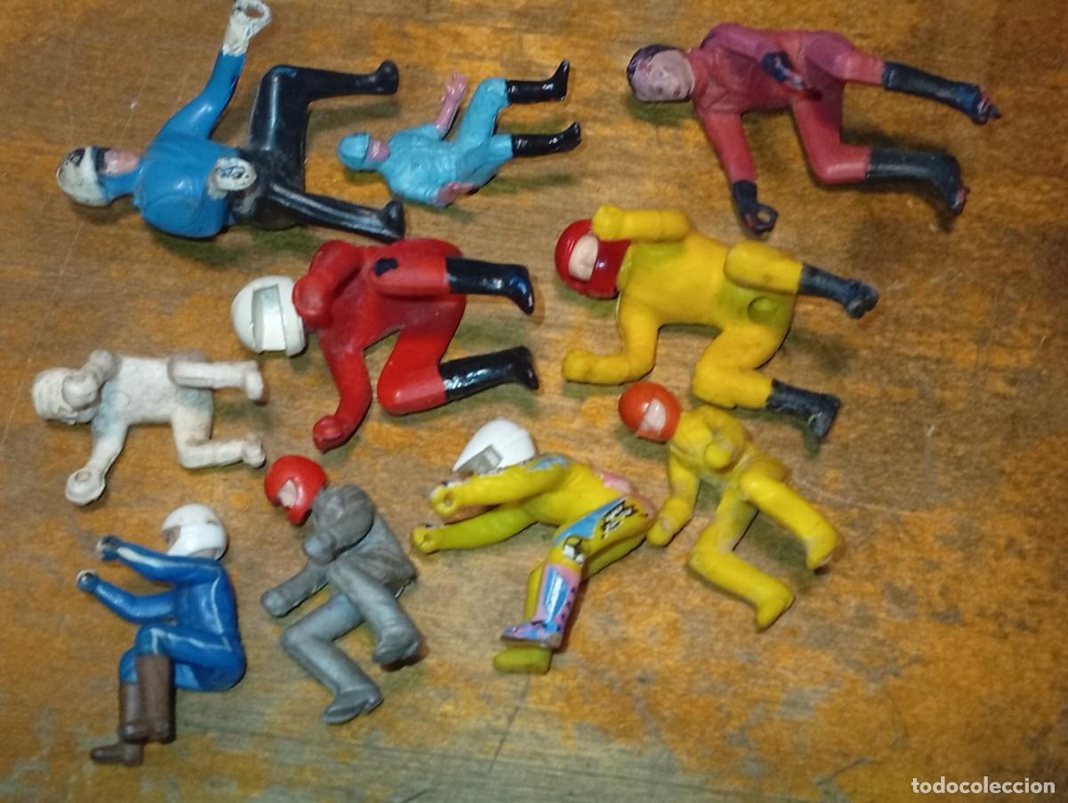 Figuras de goma y PVC: Divertidos motoristas lote mu&ntilde;ecos pl&aacute;stico y goma figuras piloto Guisval