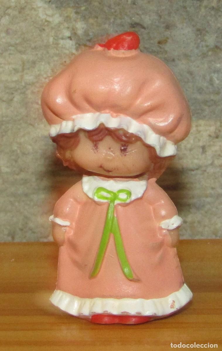 Figuras de Borracha e PVC: ANTIGUA FIGURA PVC TARTA DE FRESA STRAWBERRY SHORTCAKE MODELO DORMIR - 1982