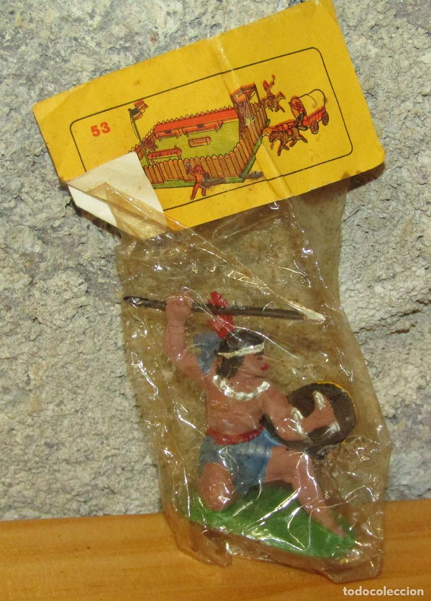 Figuras de goma y PVC: PLASTICOS PARRADO - ANTIGUA FIGURA INDIO - NUEVA Y EN SU BOLSA - AZUL/AMARILLO