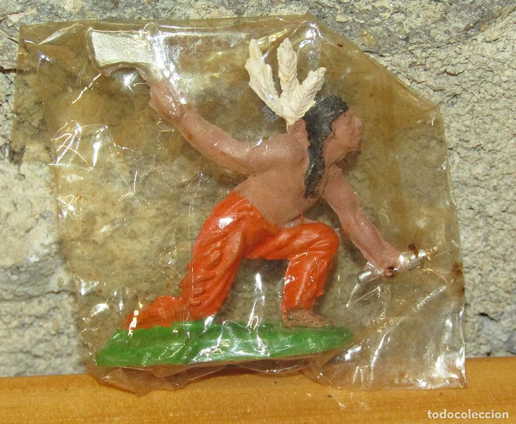 Figuras de goma y PVC: PLASTICOS PARRADO - ANTIGUA FIGURA INDIO - NUEVA Y EN SU BOLSA - NARANJA
