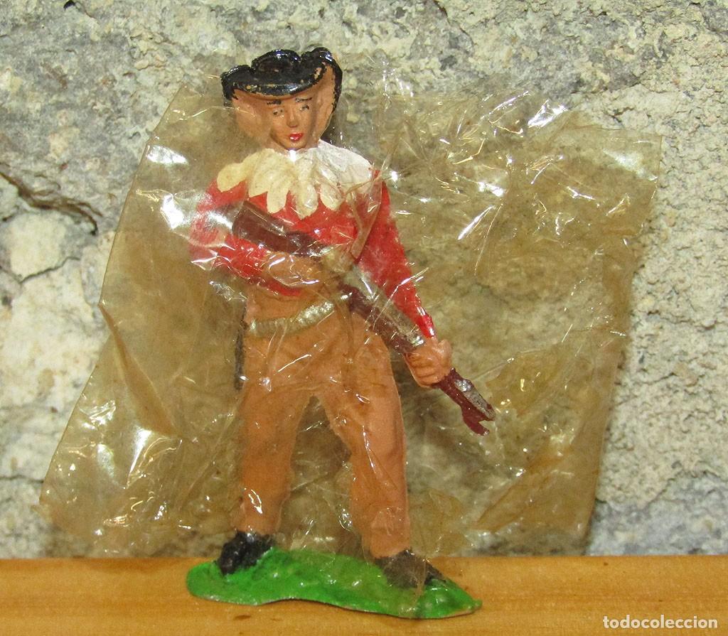 Figuras de goma y PVC: PLASTICOS PARRADO - ANTIGUA FIGURA VAQUERO COWBOY - NUEVA Y EN SU BOLSA - ROJO/BLANCO