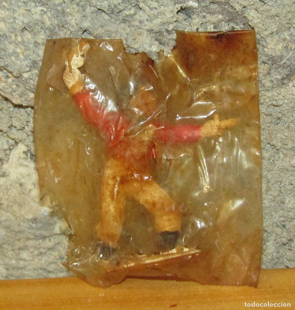 Figuras de goma y PVC: PLASTICOS PARRADO - ANTIGUA FIGURA VAQUERO COWBOY - NUEVA Y EN SU BOLSA - ROJO