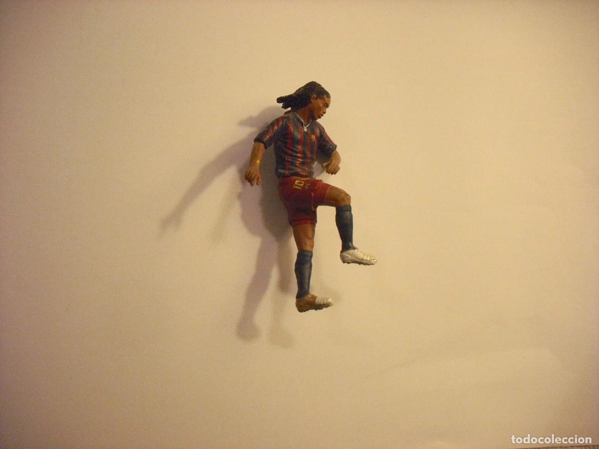 Rubber and PVC Figures: FIGURA FUTBOL CHAMPIONS RONALDINHO BAR&Ccedil;A