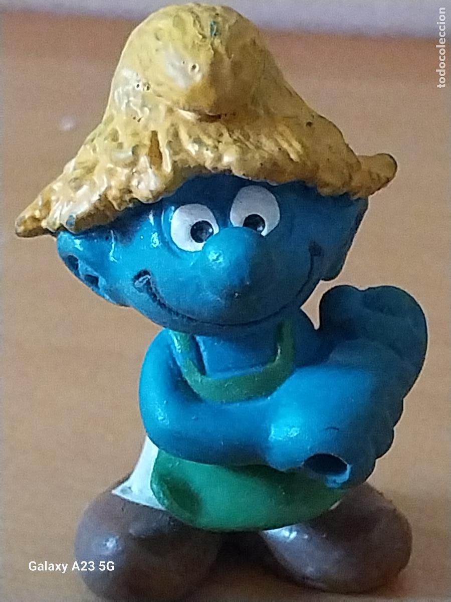 Figuras de goma y PVC: PITUFO SMURF SCHLEICH 1982 AGRICULTOR FALTA RASTRILLO FIGURA ORIGINAL GOMA 5CMS ALTO
