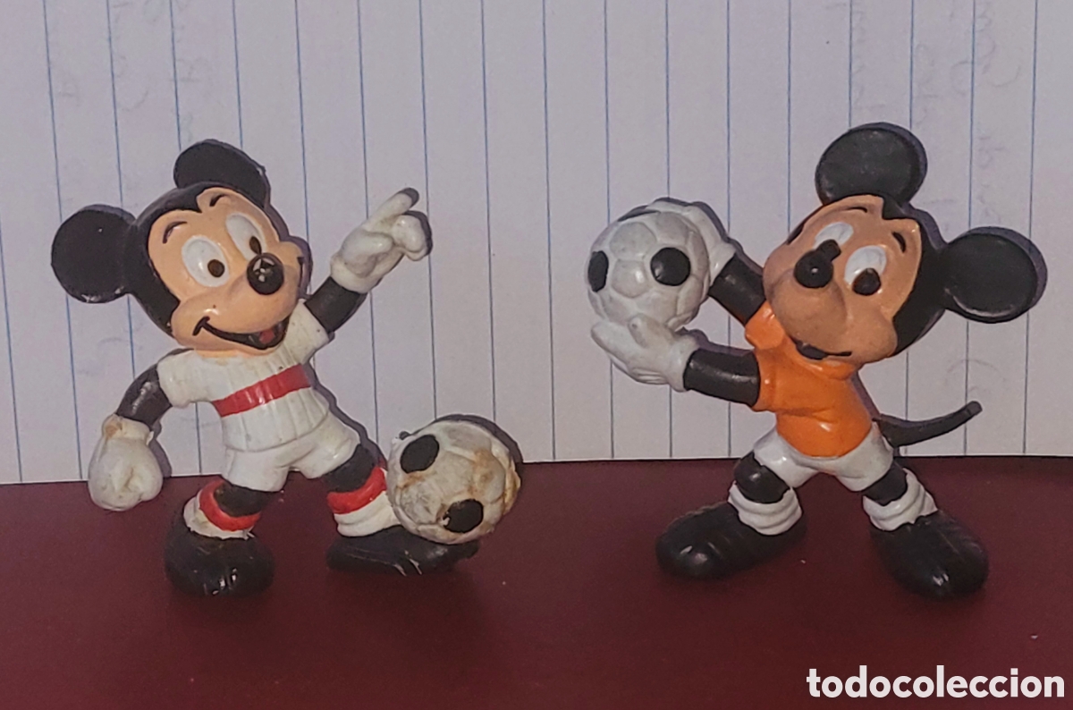 Figuras de goma y PVC: Bonito lote 2 figuras pvc goma Disney Mickey Mouse futbolista + portero marca Bullyland Bully