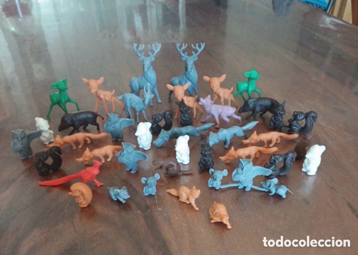 Figure di Gomma e PVC: Lote de figuras monocromo Bambi, Dunkin o similar