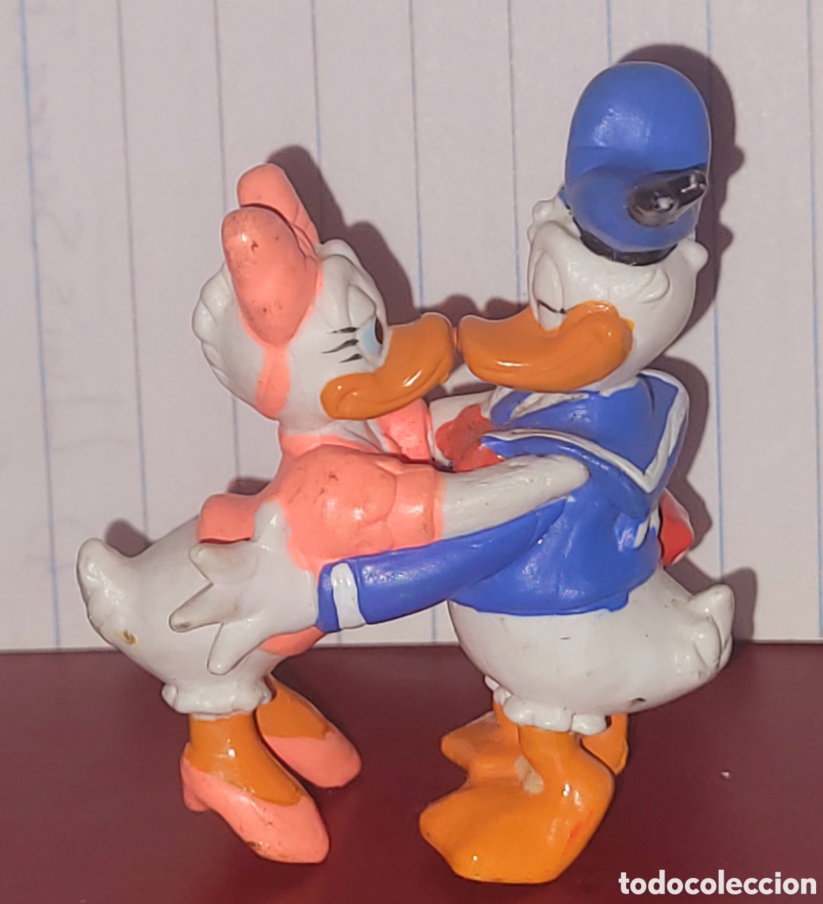 Figuras de goma y PVC: Figura muy bonita de Daisy y Donald besandose marca Applause