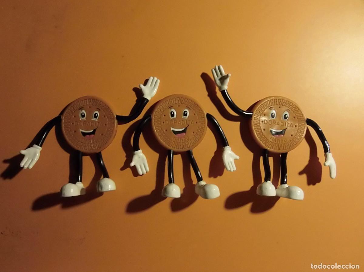 Figuras de goma y PVC: FIGURAS DE 3 GALLETAS DORADITAS - MASCOTA DE MARB&Uacute; DORADA. A&Ntilde;OS 90,
