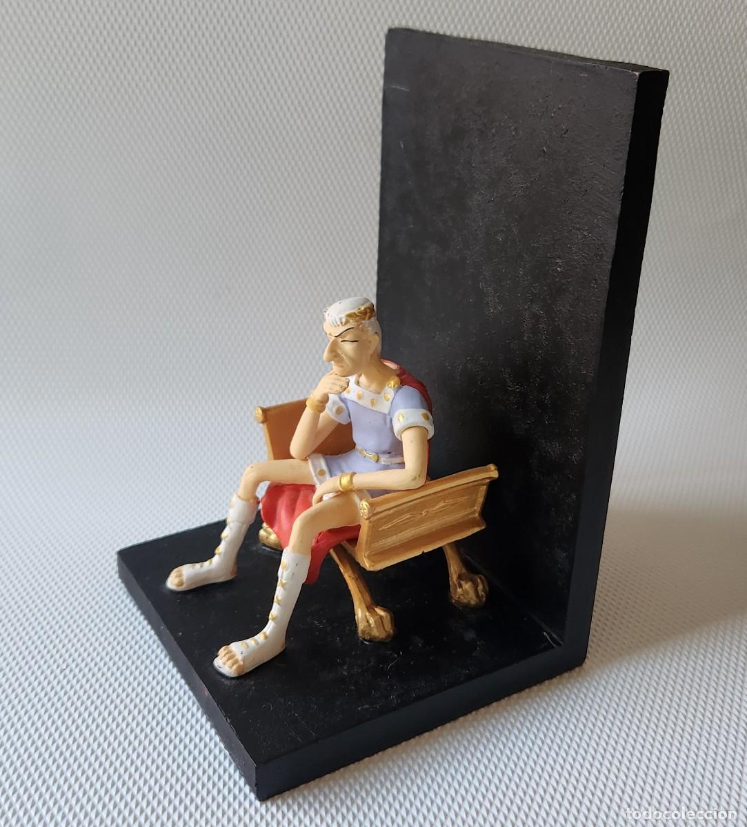 Figuras de goma y PVC: CESAR sujeta libros Asterix & Obelix 2021 - edici&oacute;n especial suscriptores Salvat