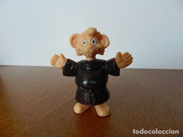 Figuras de goma y PVC: Figura monje PRIOR de la serie Sylvan El h&eacute;roe de la espada m&aacute;gica Danone 1994
