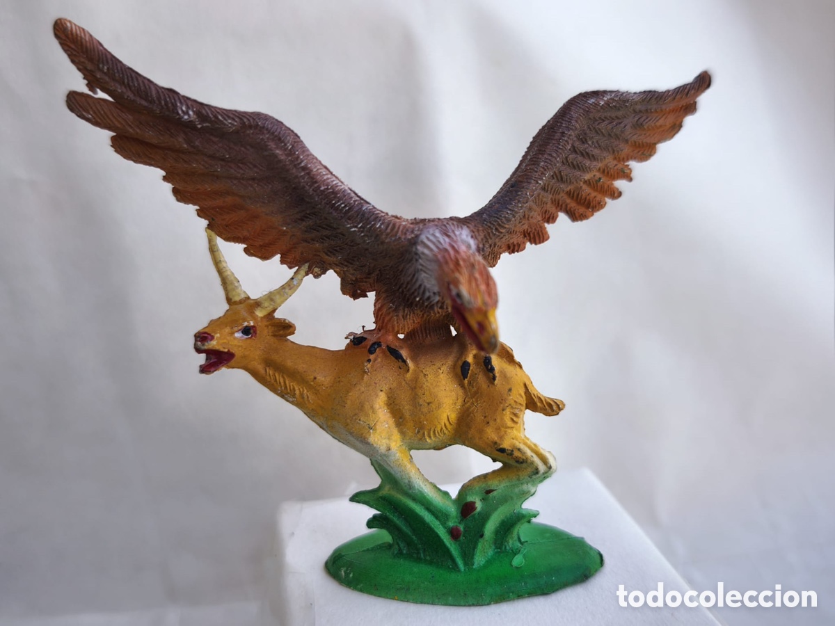 Figuras de goma y PVC: Figura de goma &Aacute;guila atacando a ant&iacute;lope - Pech Hnos / Gulliver (A&ntilde;os 60/70)