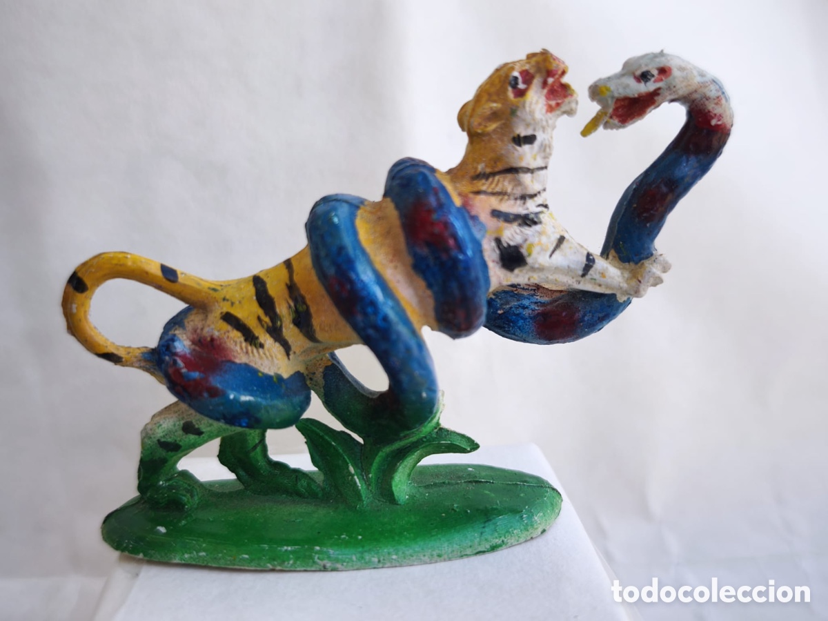 Figuras de goma y PVC: Figura de goma Tigre luchando con serpiente - Pech Hnos (A&ntilde;os 50/60) - Serie Fieras