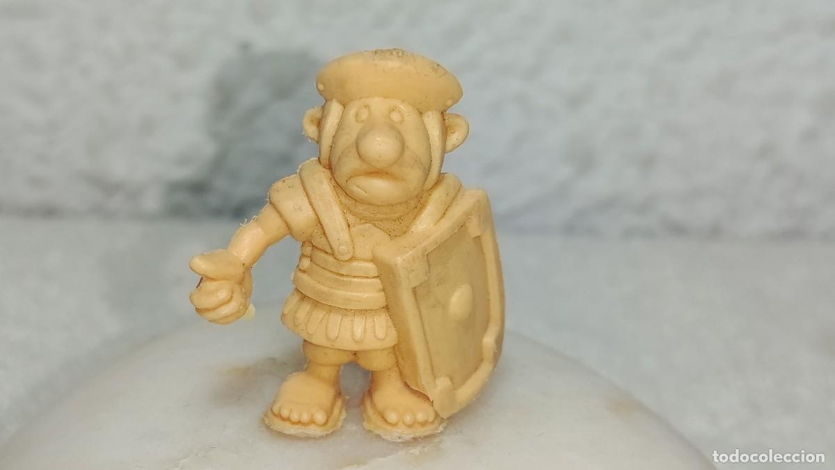 Figuras de goma y PVC: DUNKIN : ANTIGUA FIGURA DE PLASTICO ASTERIX Y OBELIX - SOLDADO LEGIONARIO ROMANO - A&Ntilde;OS 70 UDERZO