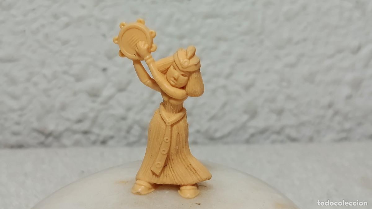 Figuras de goma y PVC: DUNKIN : ANTIGUA FIGURA DE PLASTICO ASTERIX Y OBELIX - BAILARINA NEFERTITI - A&Ntilde;OS 70 UDERZO
