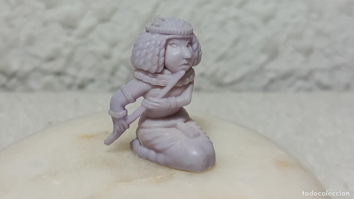 Figuras de goma y PVC: DUNKIN : ANTIGUA FIGURA DE PLASTICO ASTERIX Y OBELIX - NEFERTITI FLAUTISTA - A&Ntilde;OS 70 UDERZO