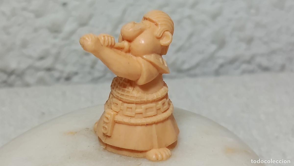 Figuras de goma y PVC: DUNKIN : ANTIGUA FIGURA DE PLASTICO ASTERIX Y OBELIX - TROMPETERO EGIPCIO - A&Ntilde;OS 70 UDERZO