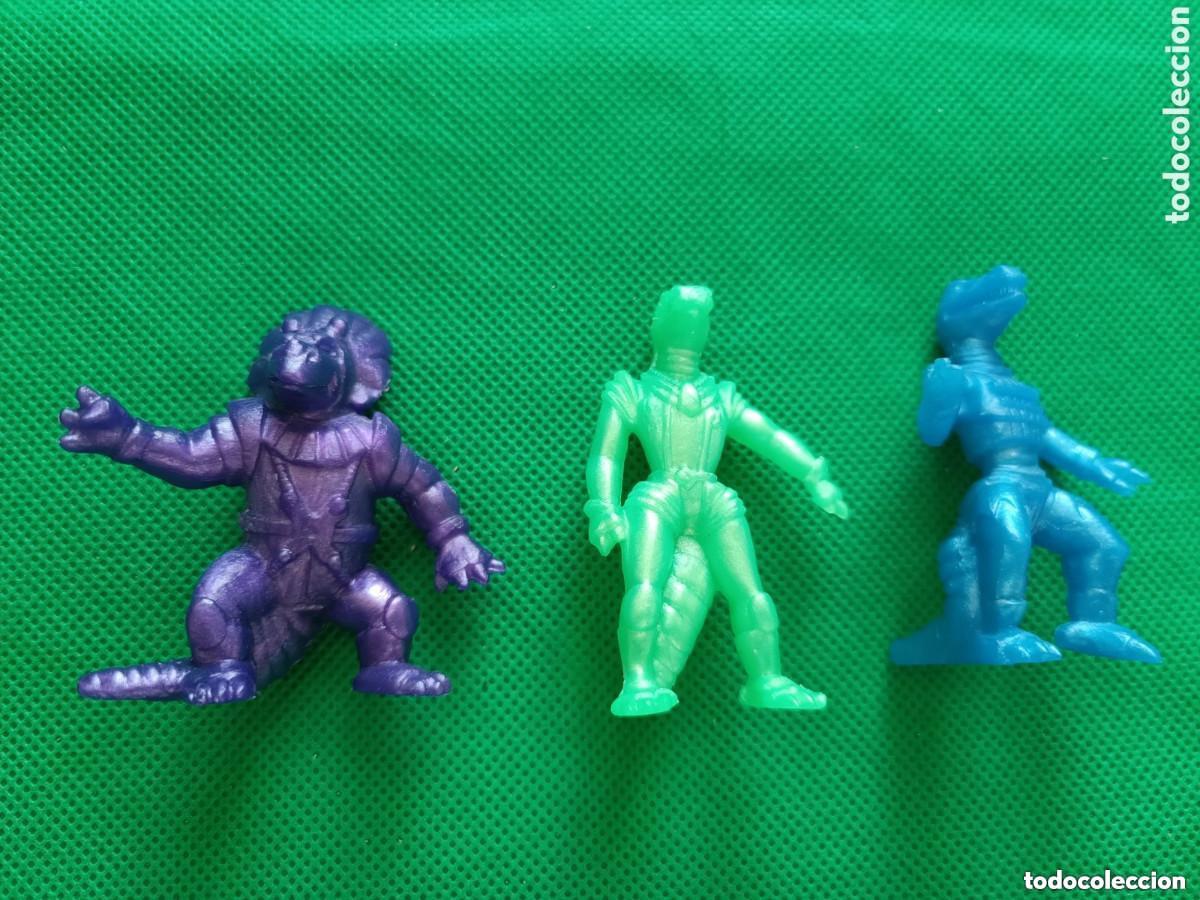Figuras de goma y PVC: Figuras Dinosaucers Yolanda peque&ntilde;as monocolor regalo chicles tipo Dunkin