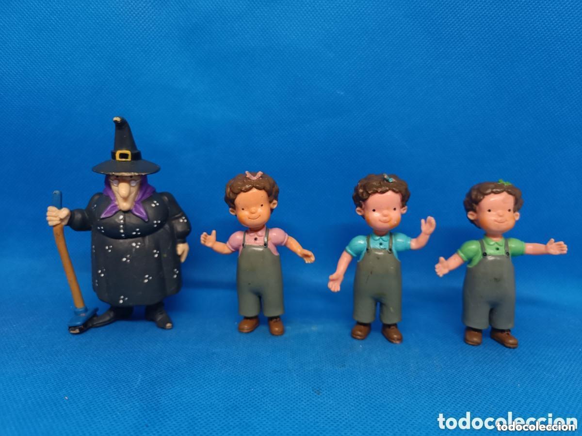 Rubber and PVC Figures: Familia completa PVC Las tres Mellizas y la Bruja Yolanda 1999
