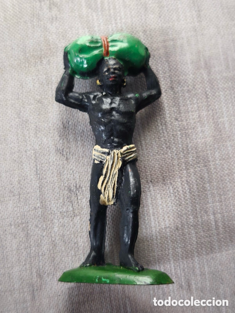 Figuras de goma y PVC: Antigua figura de goma Reamsa / Pech Hnos &ndash; Porteador africano con fardo (A&ntilde;os 50/60)