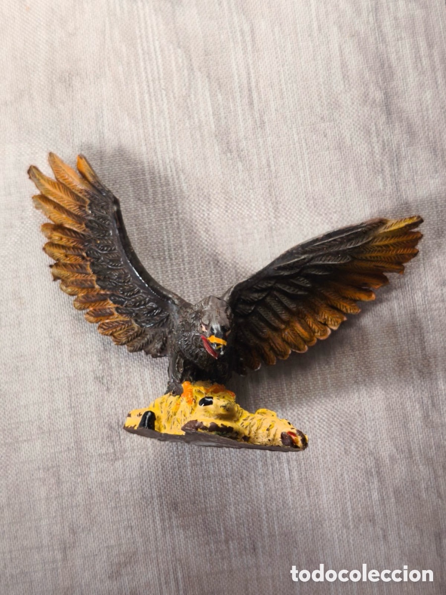 Figuras de goma y PVC: Antigua figura de goma Jecsan &ndash; &Aacute;guila atrapando un cordero / Serie Fieras (A&ntilde;os 50)