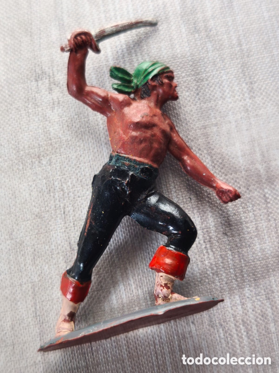 Figuras de goma y PVC: Antigua figura de goma Pech Hnos &ndash; Pirata con sable al ataque y pa&ntilde;uelo (A&ntilde;os 50)