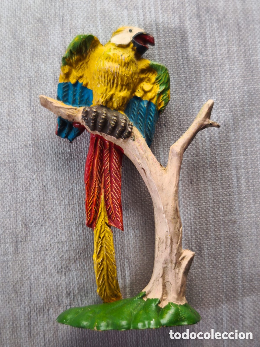 Figuras de goma y PVC: Antigua figura de goma Jecsan &ndash; Papagayo / Guacamayo en rama &ndash; Serie Historia Natural (A&ntilde;os 50/60