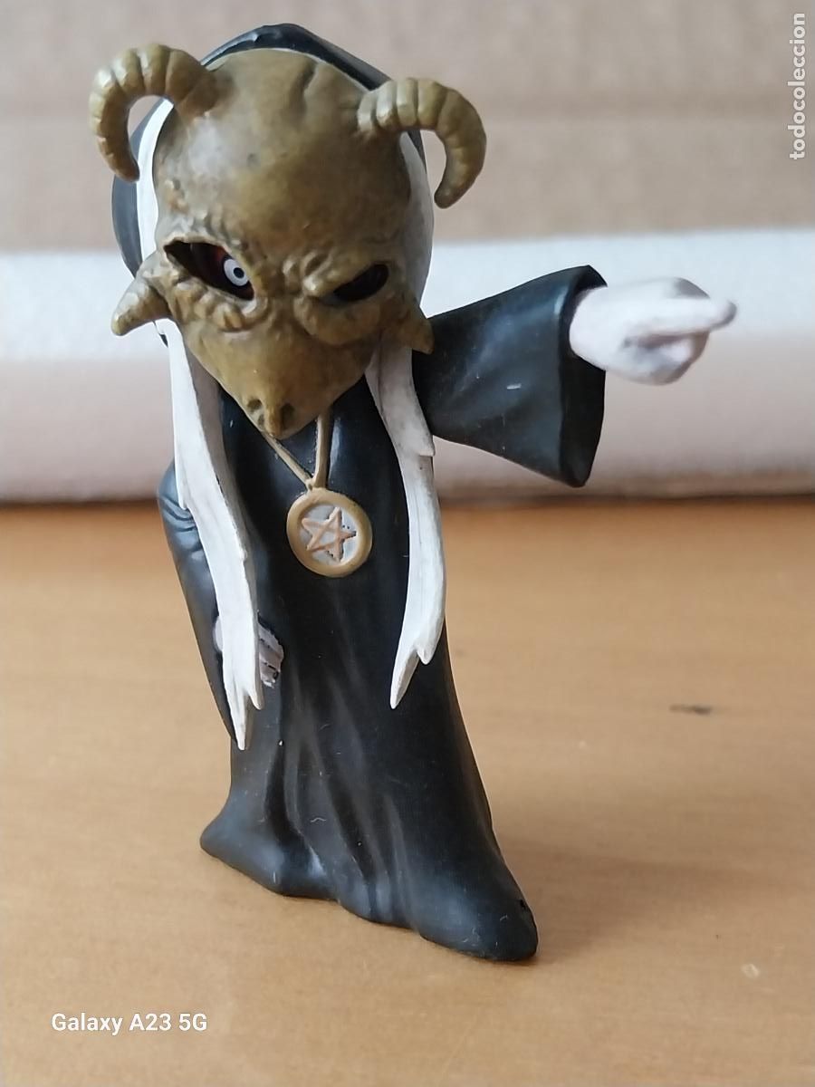 Figuras de goma y PVC: LIVING DEAD DOLLS MEZCO PVC FIGURA 5.5CMS ALTO