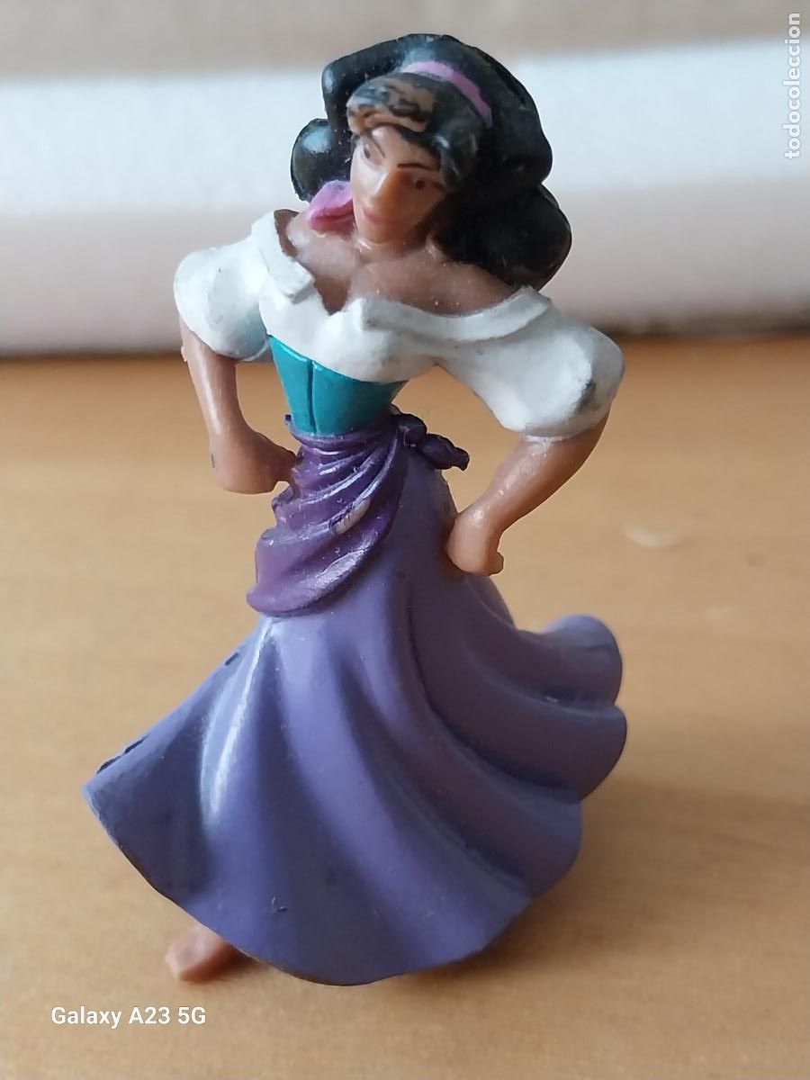 Figuras de goma y PVC: JOROBADO NOTREDAME ESMERALDA BAILANDO PVC FIGURA 5CMS ALTO NESTLE DISNEY N&ordm; 2