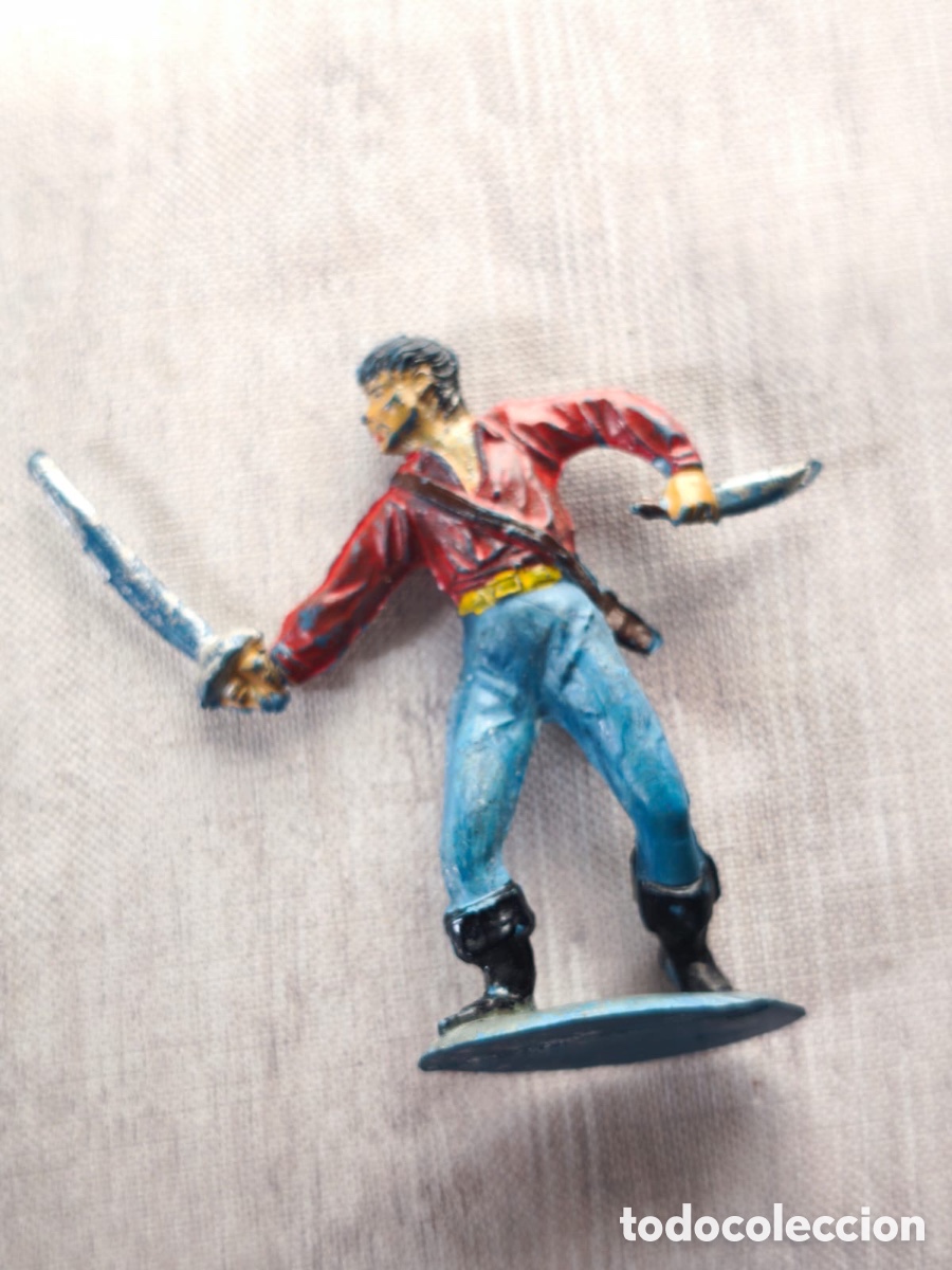 Figuras de goma y PVC: Antigua figura de goma Reamsa &ndash; Pirata con camisa roja, sable y pu&ntilde;al (A&ntilde;os 50) &ndash; N.&ordm; 101