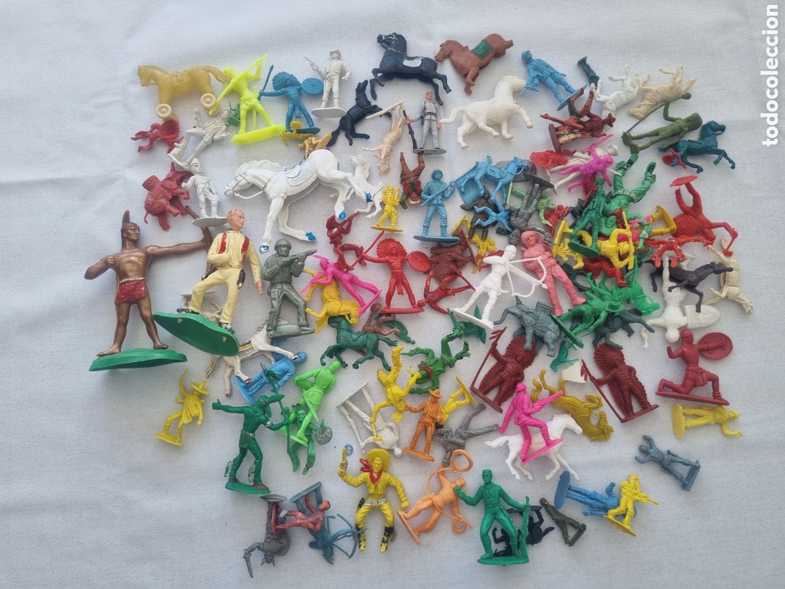 Figuras de goma y PVC: Lote figuras caballos indios vaqueros juguetes