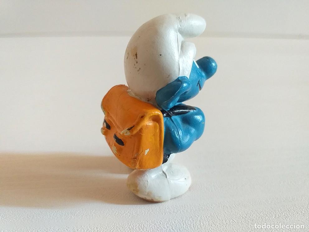 Figuras de goma y PVC: Mu&ntilde;eco figura de goma pitufo con mochila, smurf