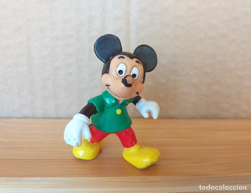 Figuras de goma y PVC: Mu&ntilde;eco figura de goma Mickey mouse andando, Disney