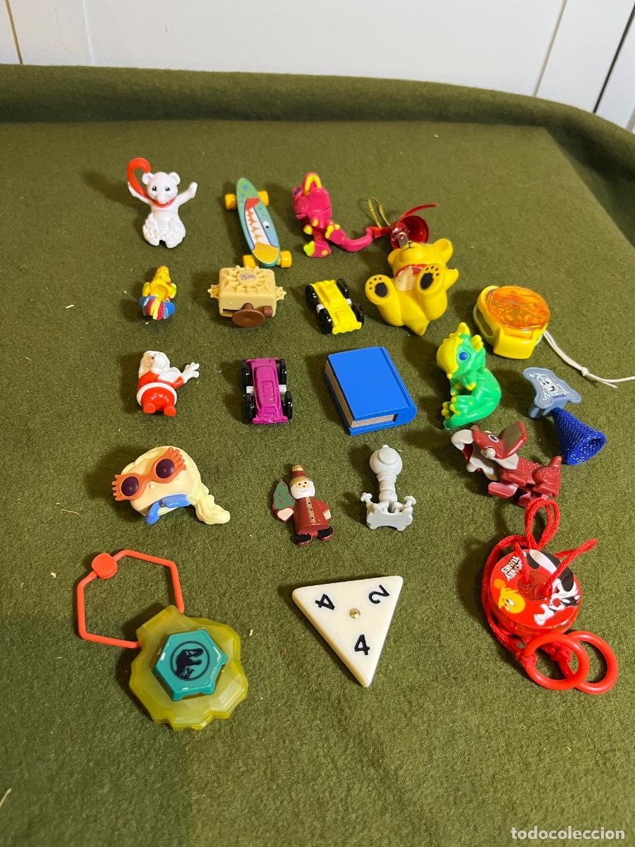 Gummi- und PVC-Figuren: Gran lote de mini juguetes y figuras promocionales Kinder, McDonald's, Jurassic World, Looney Tunes
