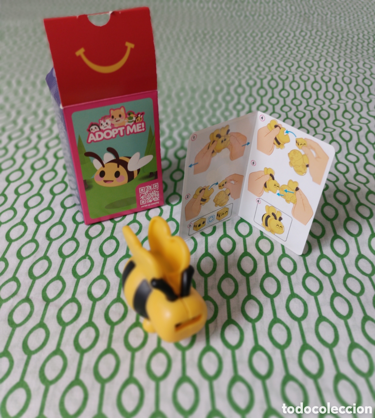 Figuras de goma y PVC: Caja Happy Meal de McDonald's promo ADOPT ME! (Roblox). Set completo. Personaje: Abeja (Bee)