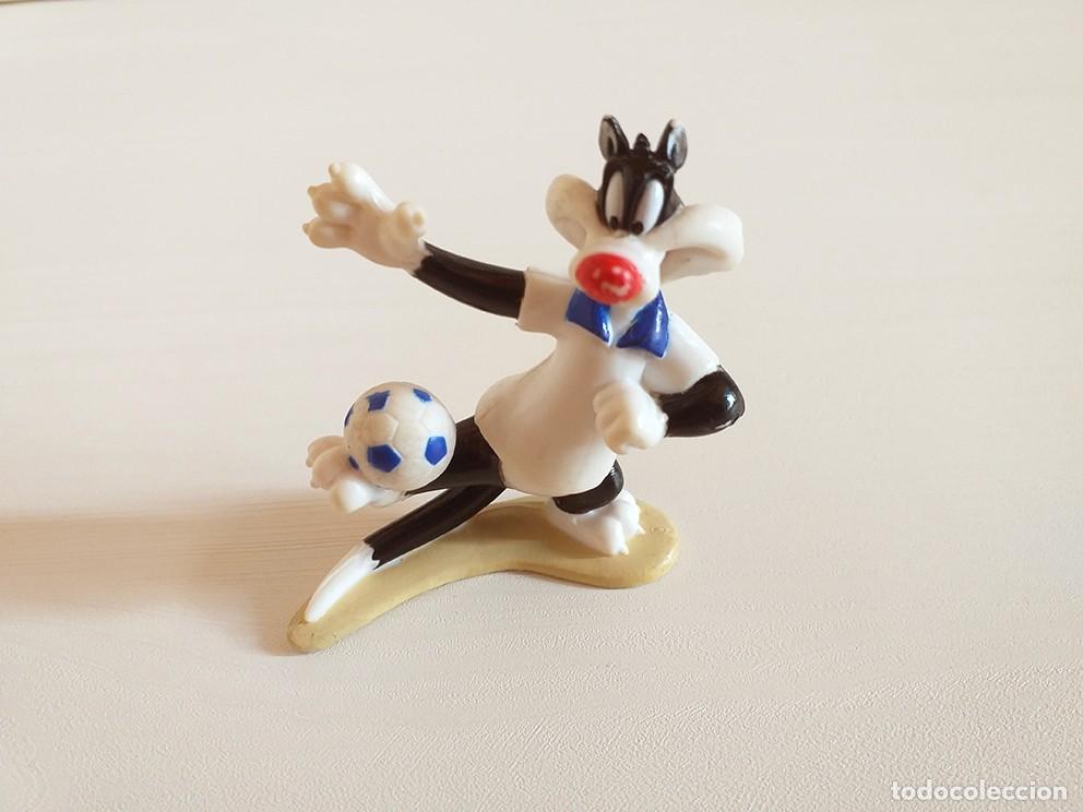 Figuras de goma y PVC: Mu&ntilde;eco figura de goma gato Silvestre, futbol, warner