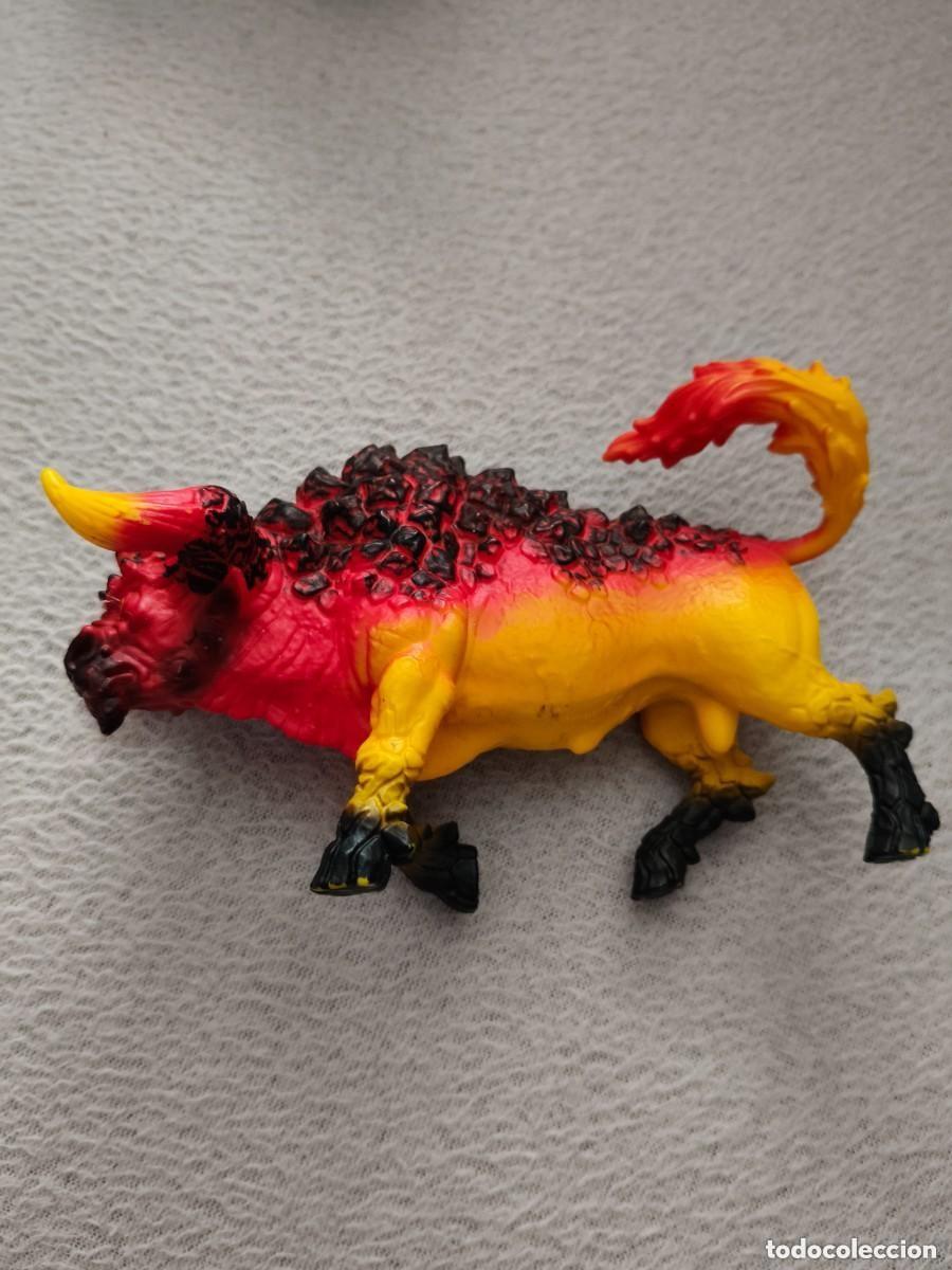 Figurines en Caoutchouc et PVC: Animales Schleich- Colecci&oacute;n Eldrador Creatures, espec&iacute;ficamente el TORO DE FUEGO (modelo 42493)