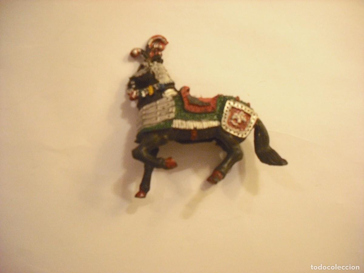 Figuras de goma y PVC: CABALLO MEDIEVAL EN PLASTICO DE LAFREDO, JECSAN, REAMSA ?