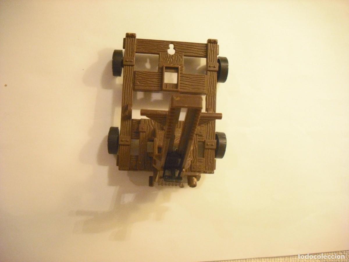 Figuras de goma y PVC: ANTIGUA CATAPULTA MEDIEVAL DE PLASTICO - Foto 2