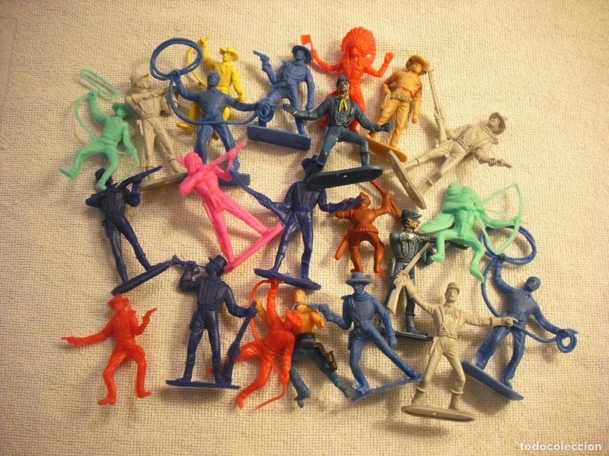 Rubber and PVC Figures: LOTE DE 22 FIGURAS DEL OESTE : INDIOS, VAQUEROSY SOLDADOS , PVC