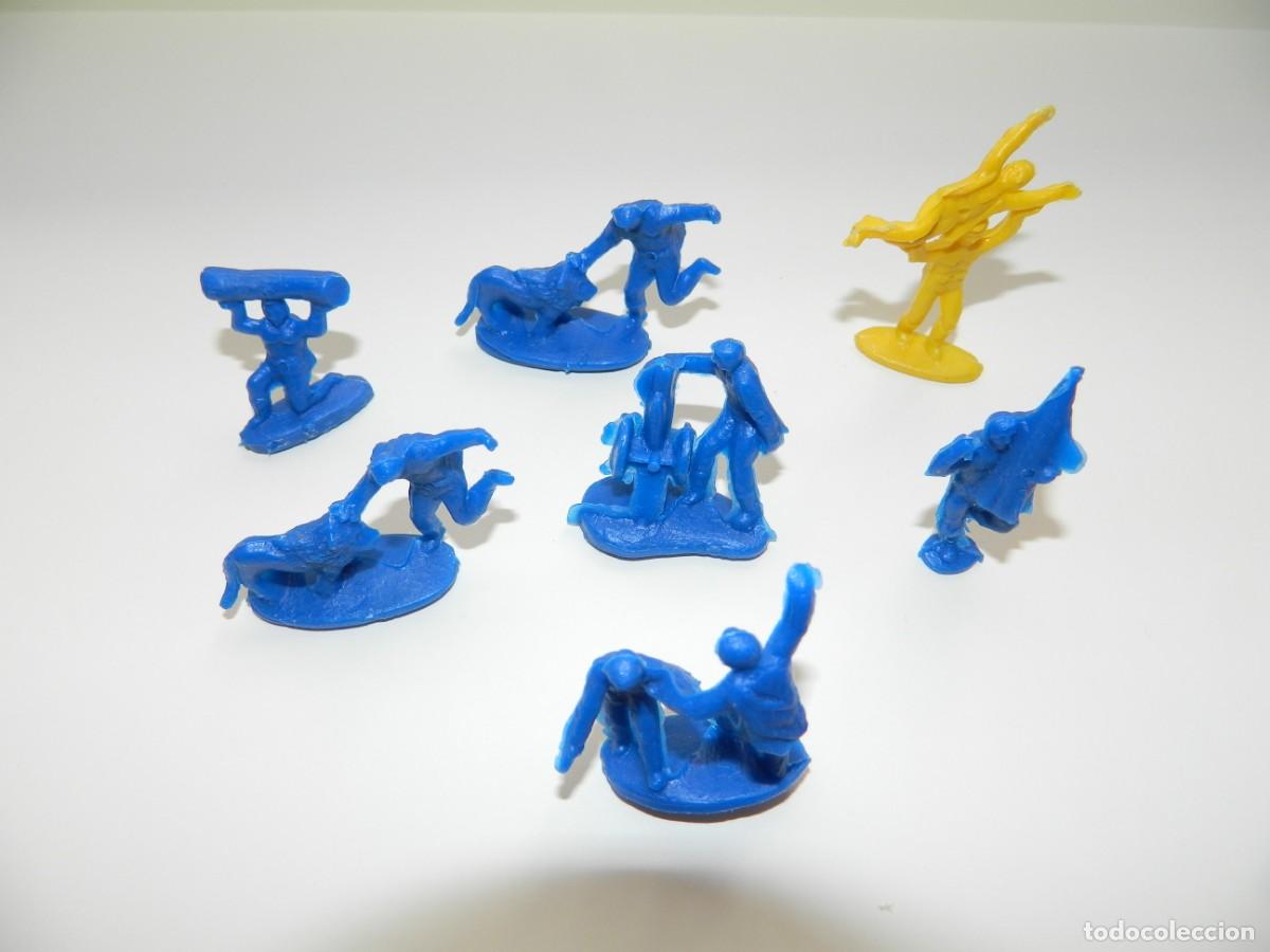 Figuras de goma y PVC: 7 FIGURAS MONOCROMATICAS - CREO QUE CORRESPONDEN A LA COLECCION DE SUPERMAN