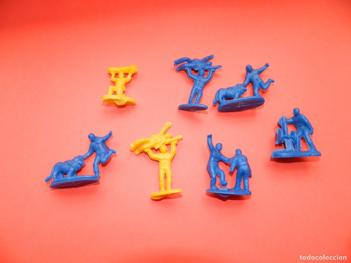 Figuras de goma y PVC: 7 FIGURAS MONOCROMATICAS - CREO QUE CORRESPONDEN A LA COLECCION DE SUPERMAN