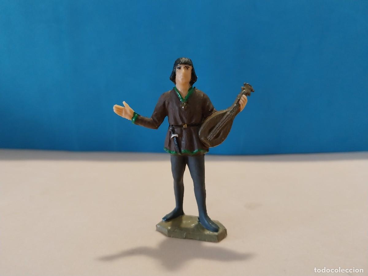 Figuras de goma y PVC: TROVADOR. LA CORTE DEL CASTILLO FEUDAL. REAMSA