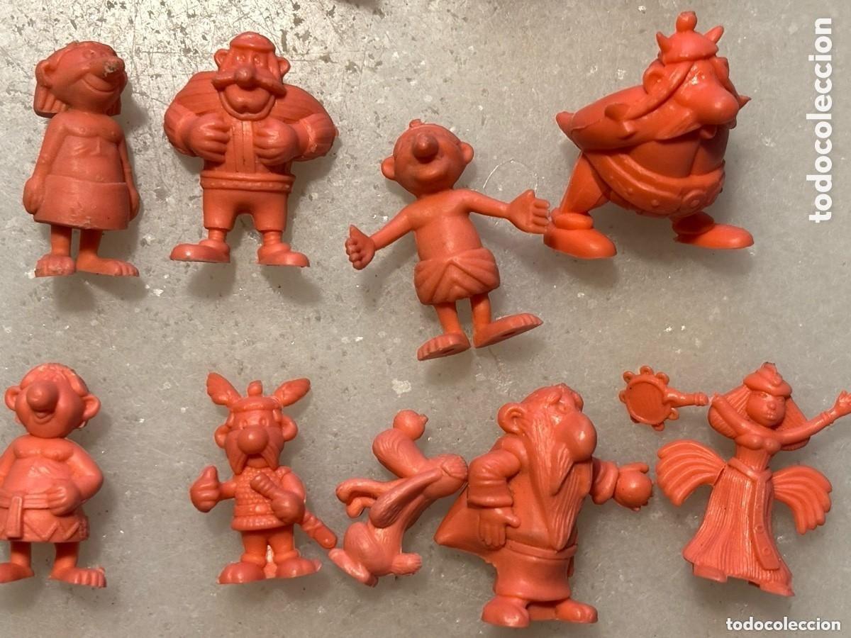 Figuras de goma y PVC: Lote 21 figuras diferentes de Vickie el vikingo. Dunkin y otras marcas. Color rojizo