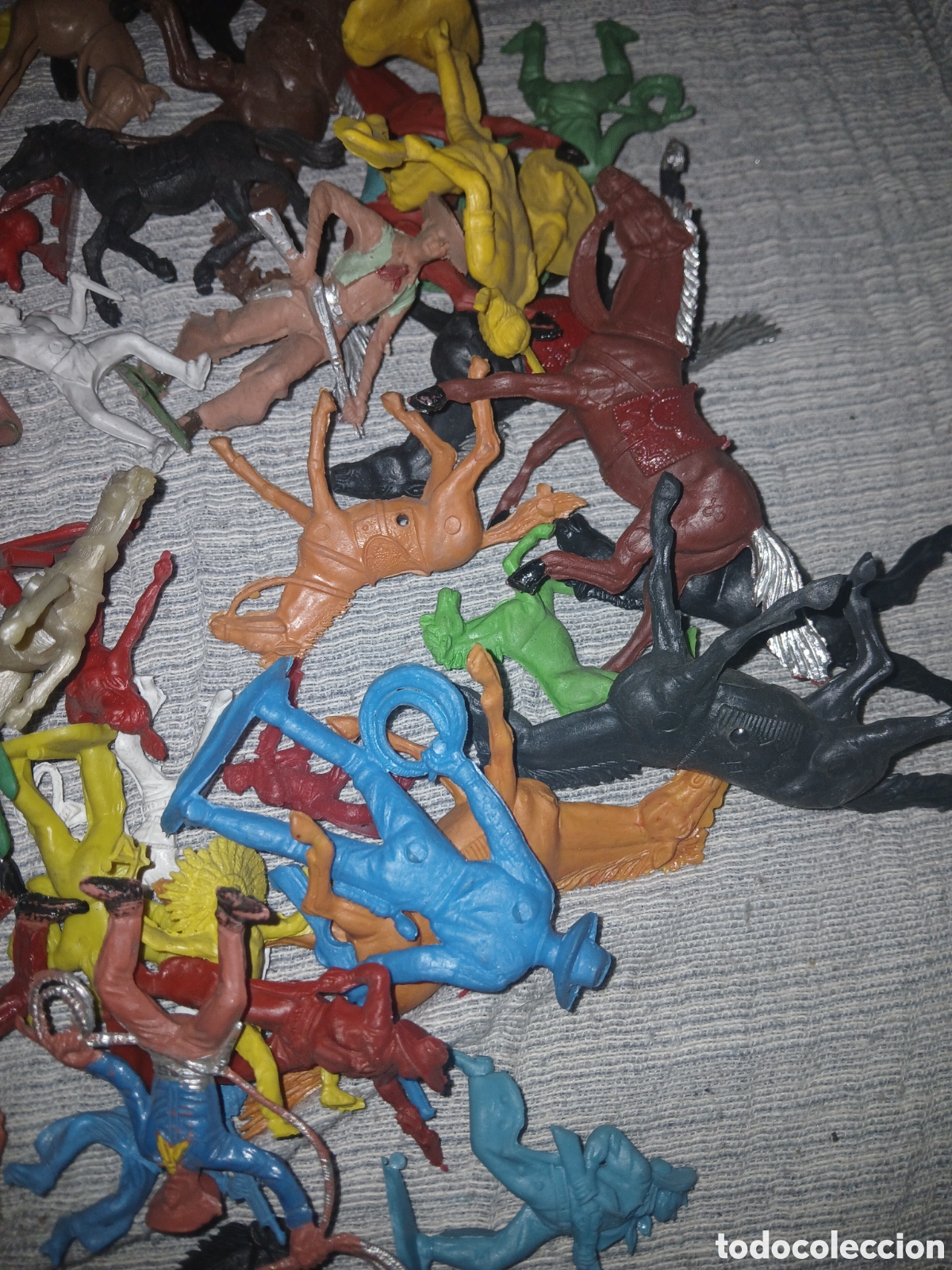 Figuras de goma y PVC: GRAN LOTE PVC INDIOS Y BAQUEROS. - Foto 4